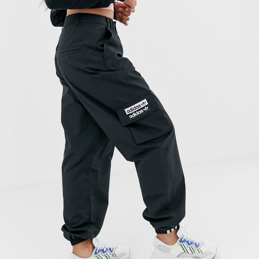 FINAL PRICE Adidas Cargo pants like new
